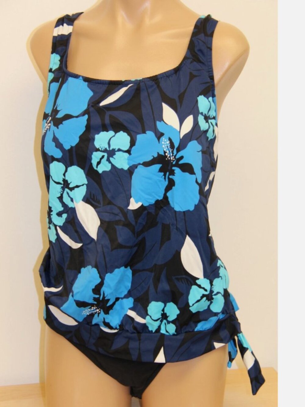 NWT Swim Solutions Swimsuit Bikini Tankini 2 pc set Size 24W Flower Puff